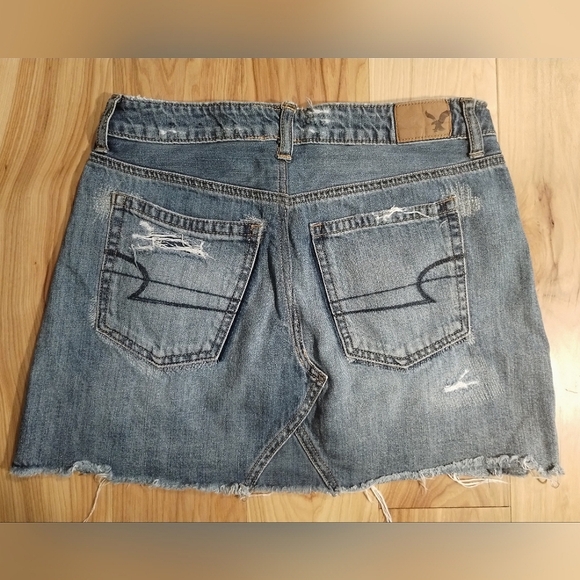 American Eagle Button Fly Distressed Jean Mini Skirt Women's Size 6 - Picture 2 of 8